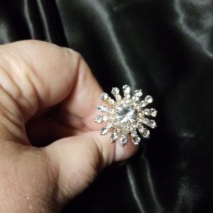 🆕️ Beautiful Gold/Rhinestone  Hairpin